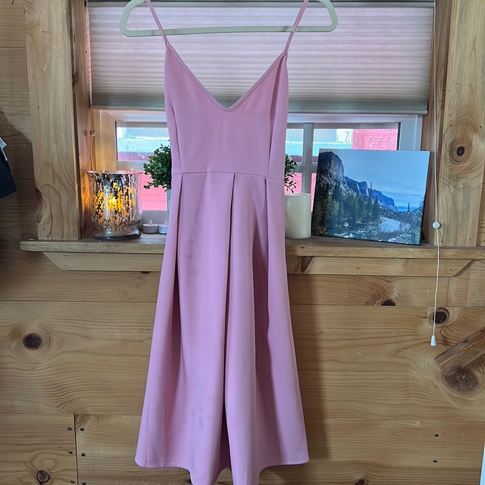 Eliacher deep V neck with adjustable straps and pockets!